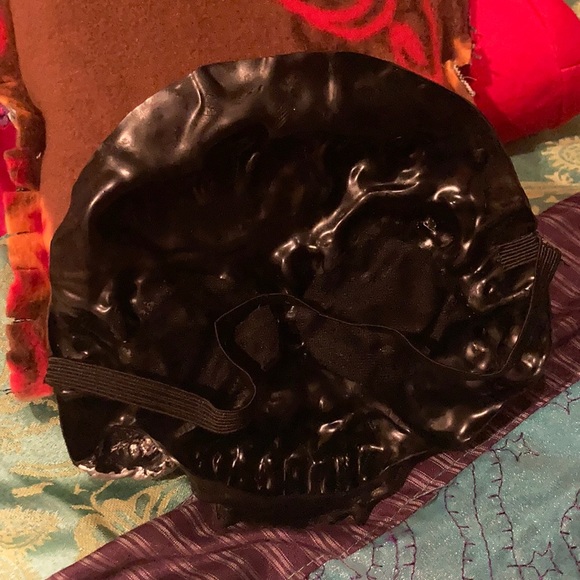 Scary priest skull Halloween costume - Picture 8 of 8